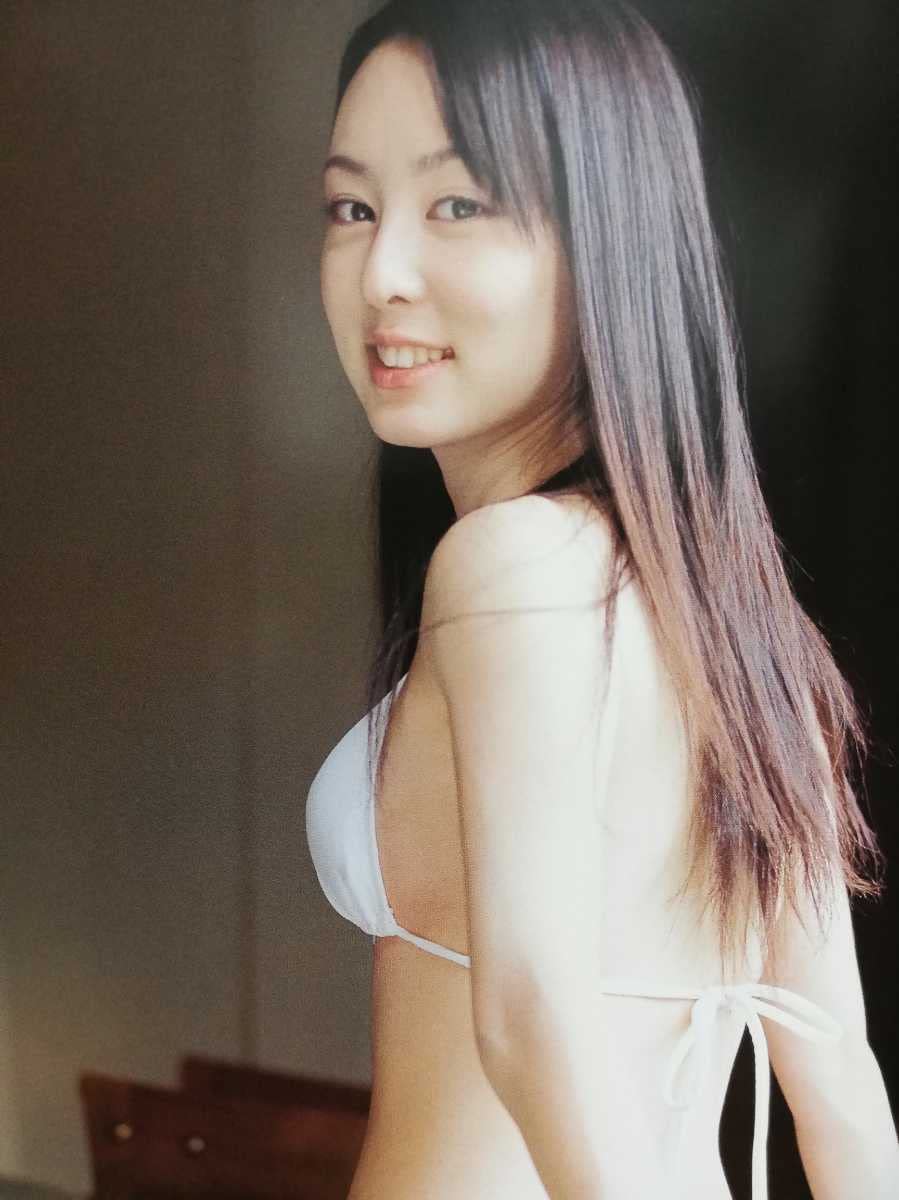 Amazon.co.jp: サイン入り秋山莉奈 写真集 : おもちゃ